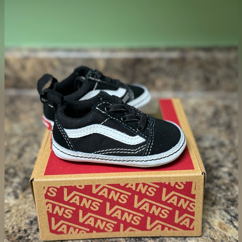 VANS nfant Old Skool Crib Shoe size 3 New in box never worn